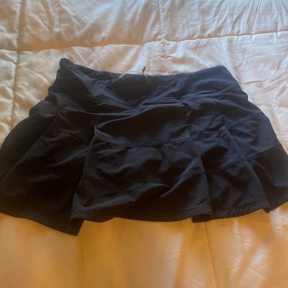 Lulu lemon Black Skirt - Picture 3 of 4